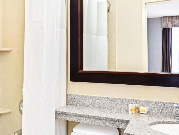 Days Inn by Wyndham Long Island City image 30